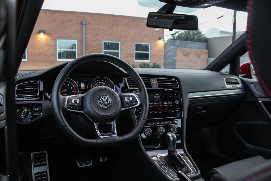 Торпедо Volkswagen Golf GTI 5-Door (Typ 5G) 2017 года  (NA) (фото 27 из 41)
